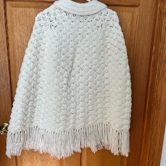 Elegant Cream Knit Cape - Picture 2 of 4